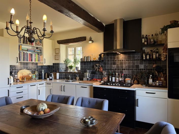 Image No.12-5 Bed House for sale