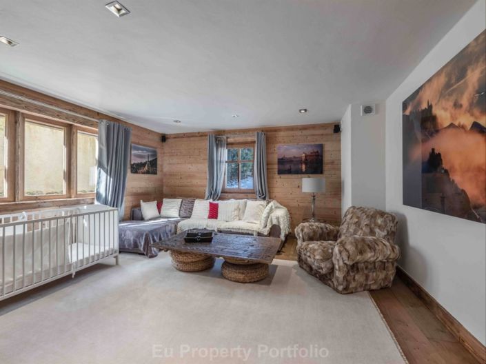 Image No.19-6 Bed House for sale