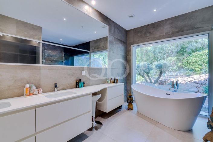 Image No.10-3 Bed House for sale