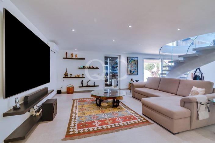 Image No.13-3 Bed House for sale