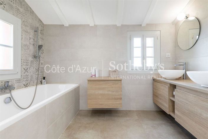 Image No.10-3 Bed House for sale