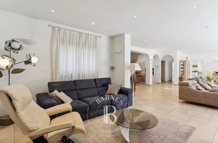 Image No.11-4 Bed House for sale