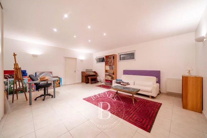 Image No.14-4 Bed House for sale