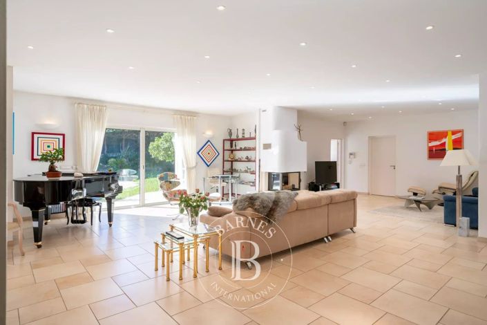 Image No.33-4 Bed House for sale