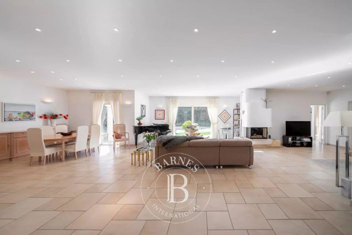 Image No.35-4 Bed House for sale