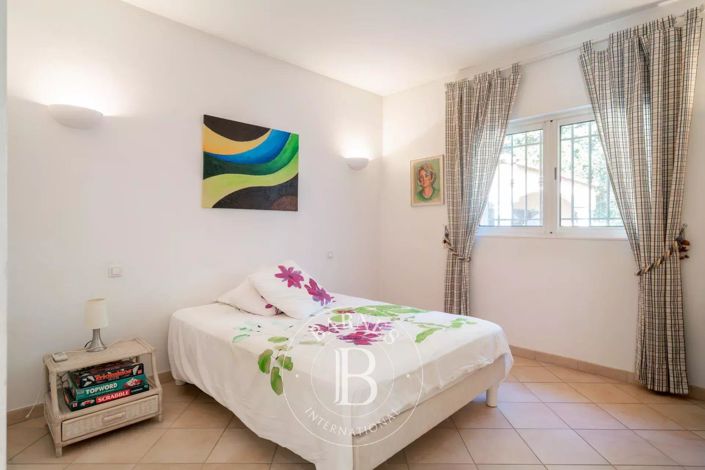 Image No.42-4 Bed House for sale