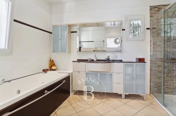 Image No.9-4 Bed House for sale