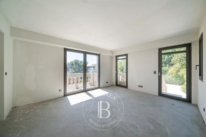 Image No.10-4 Bed House for sale