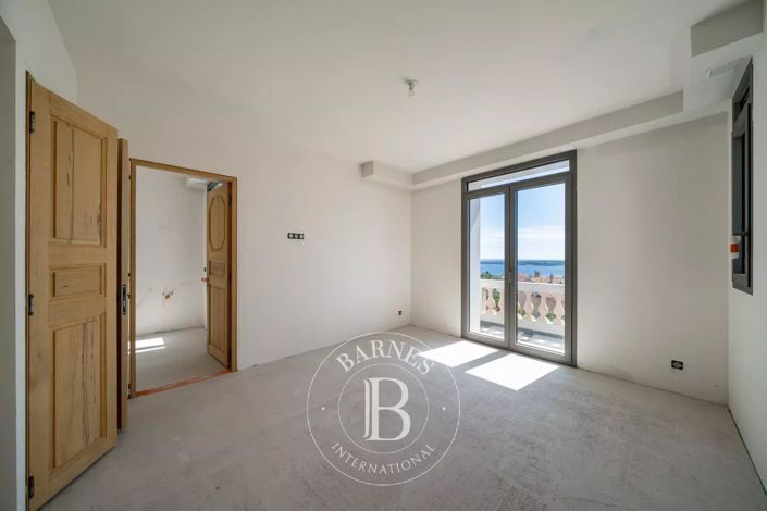 Image No.15-4 Bed House for sale