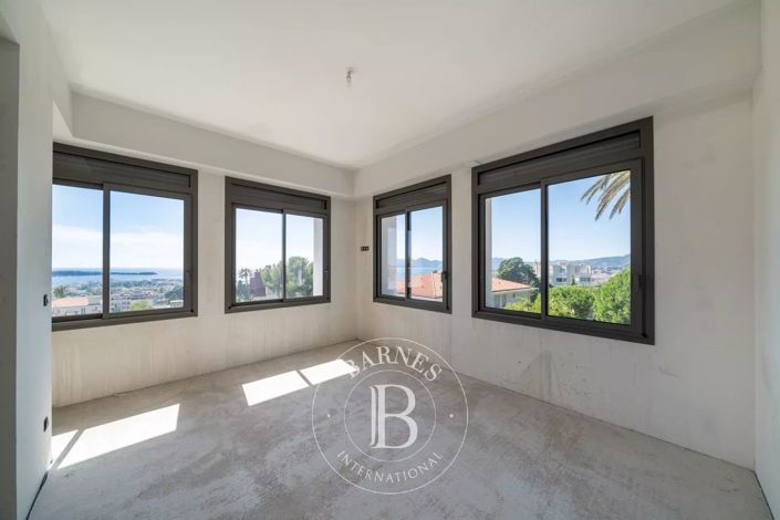 Image No.17-4 Bed House for sale