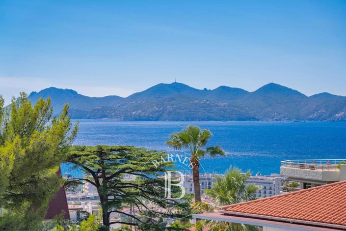 Image No.2-4 Bed House for sale