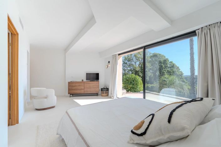 Image No.16-5 Bed House for sale