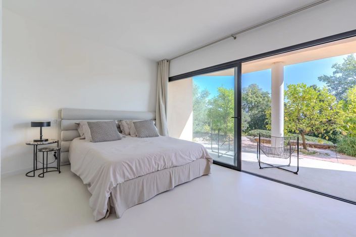 Image No.18-5 Bed House for sale