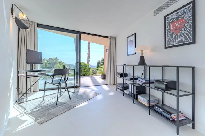 Image No.20-5 Bed House for sale