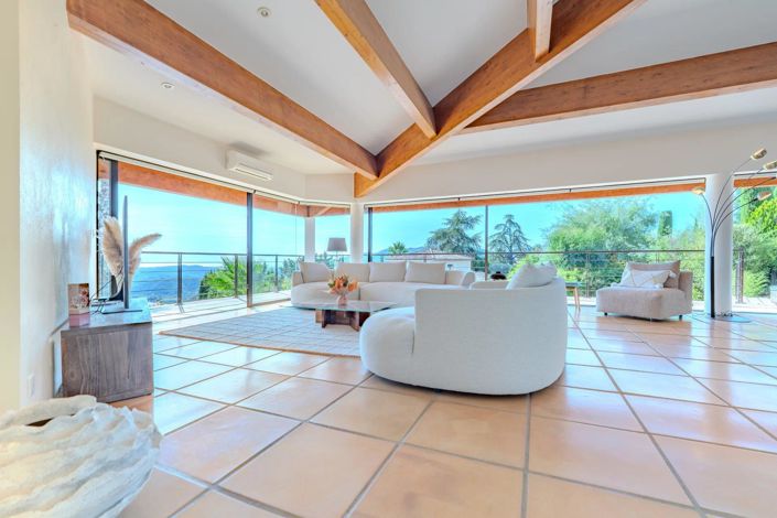 Image No.9-5 Bed House for sale