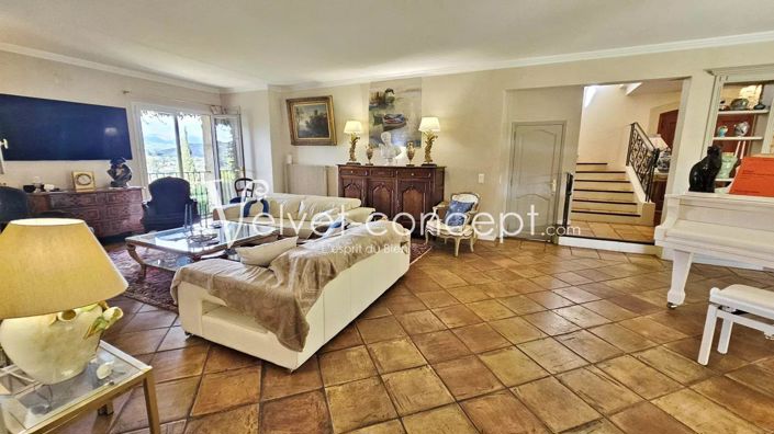 Image No.10-4 Bed House for sale