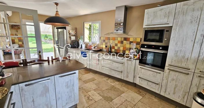 Image No.17-4 Bed House for sale