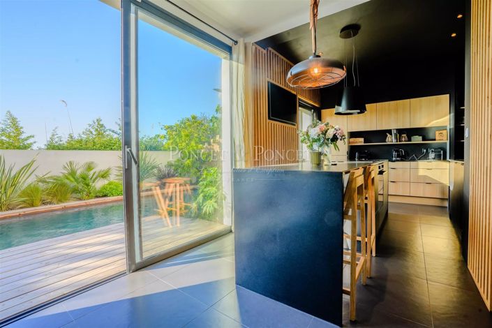 Image No.11-3 Bed House for sale