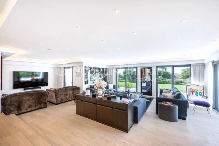 Image No.9-5 Bed House for sale