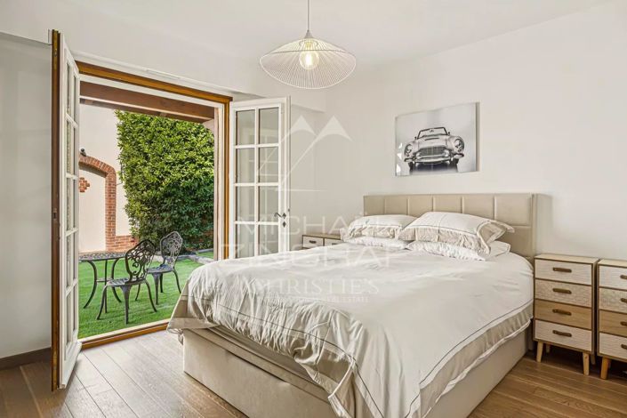 Image No.7-6 Bed House for sale