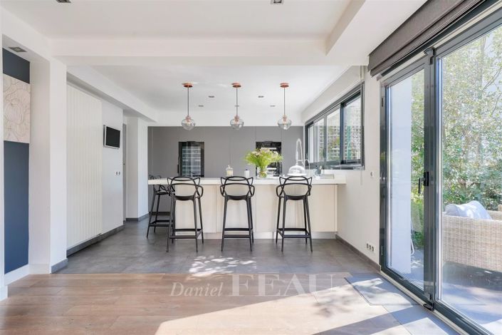 Image No.10-5 Bed House for sale