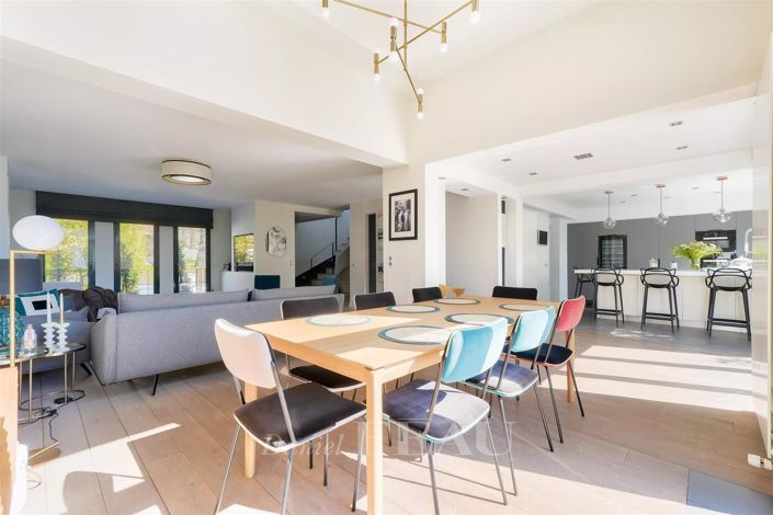 Image No.15-5 Bed House for sale