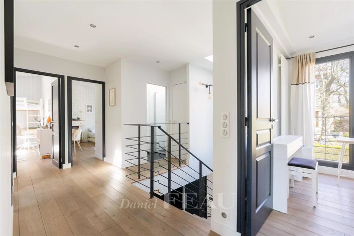 Image No.17-5 Bed House for sale