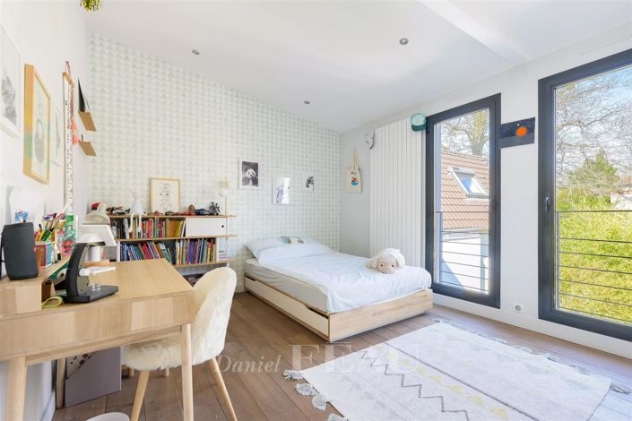 Image No.18-5 Bed House for sale