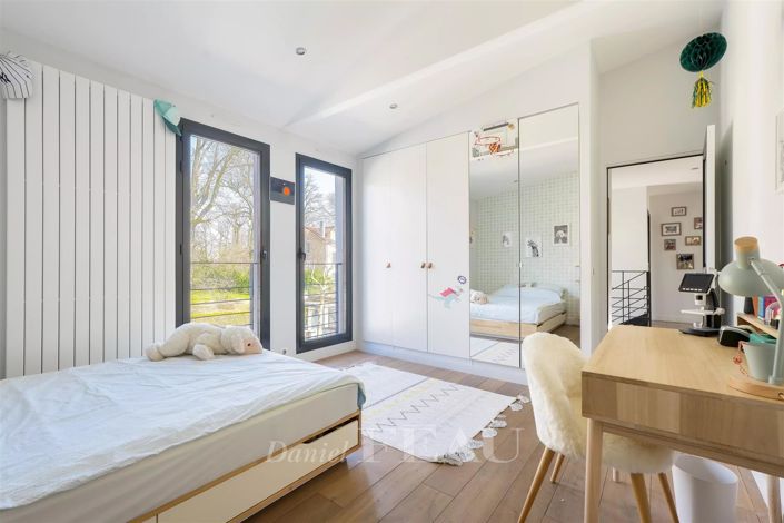 Image No.19-5 Bed House for sale