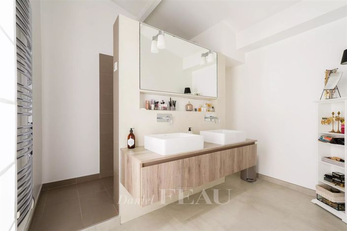 Image No.24-5 Bed House for sale