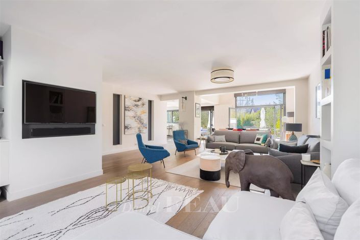 Image No.6-5 Bed House for sale