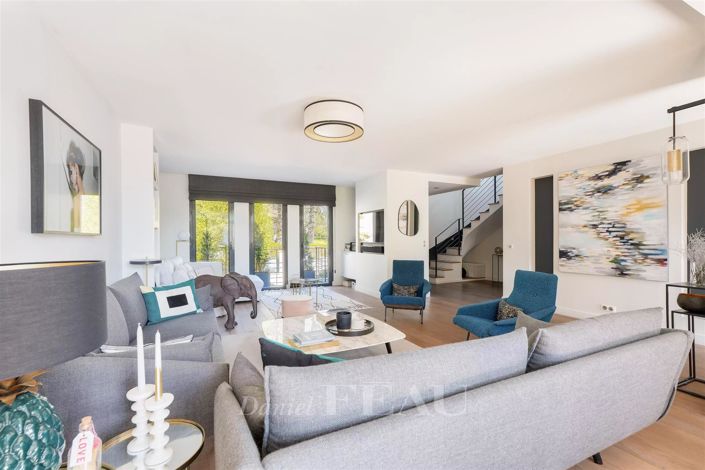 Image No.7-5 Bed House for sale