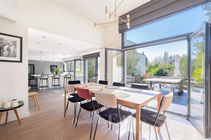 Image No.9-5 Bed House for sale