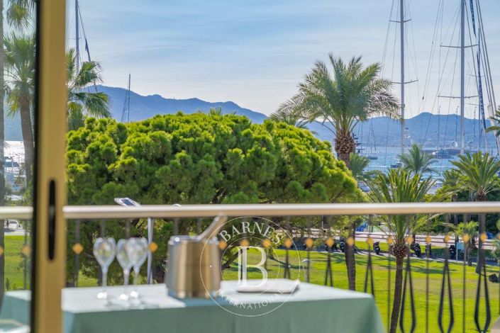 Image No.11-3 Bed Apartment for sale