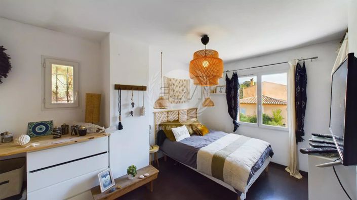 Image No.10-4 Bed House for sale