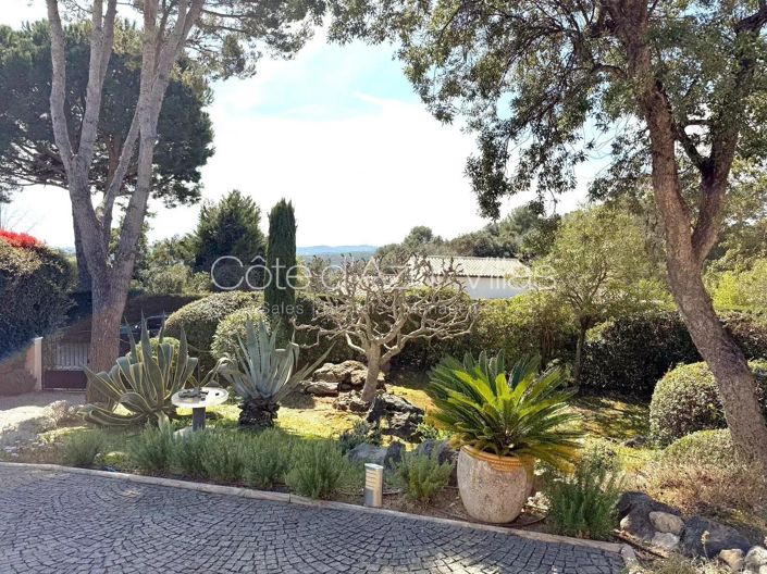 Image No.2-4 Bed House for sale