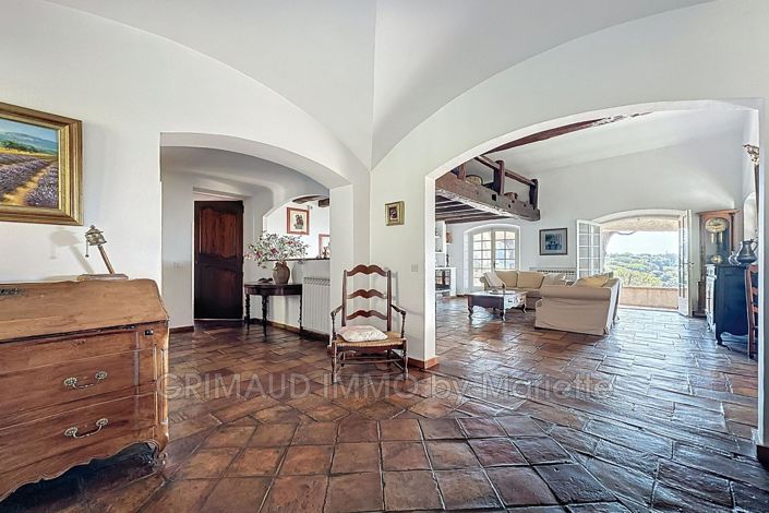 Image No.8-6 Bed House for sale