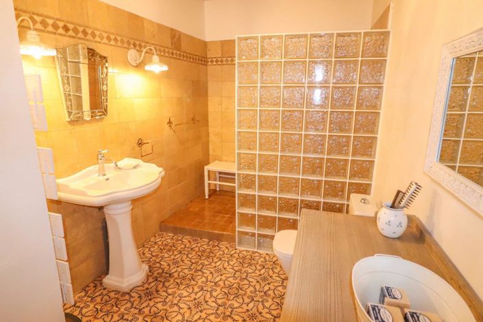 Image No.12-2 Bed House for sale