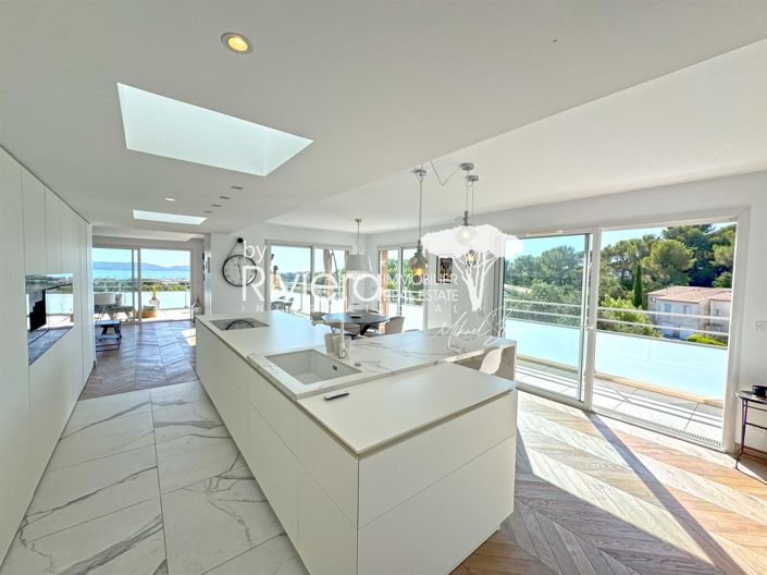 Image No.9-3 Bed Apartment for sale