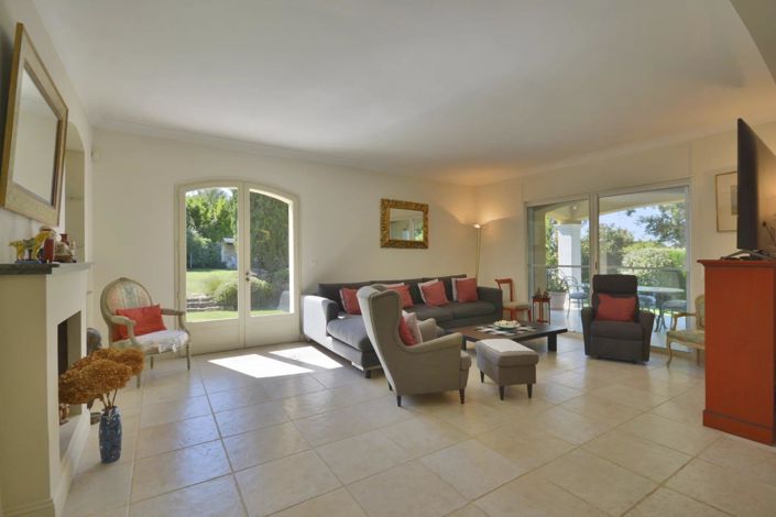 Image No.18-6 Bed House for sale