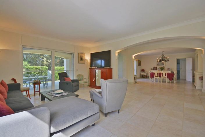 Image No.20-6 Bed House for sale