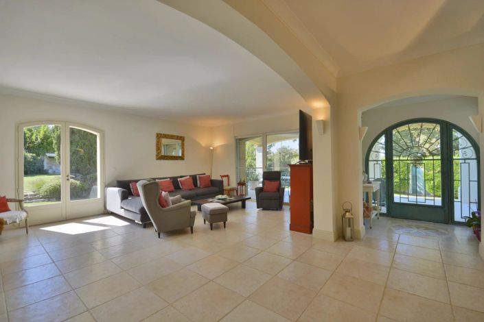 Image No.21-6 Bed House for sale