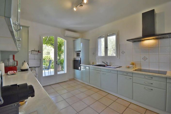 Image No.23-6 Bed House for sale