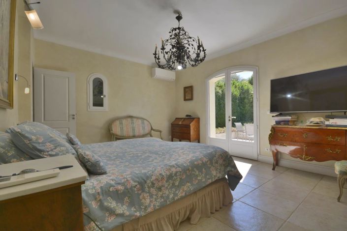 Image No.25-6 Bed House for sale