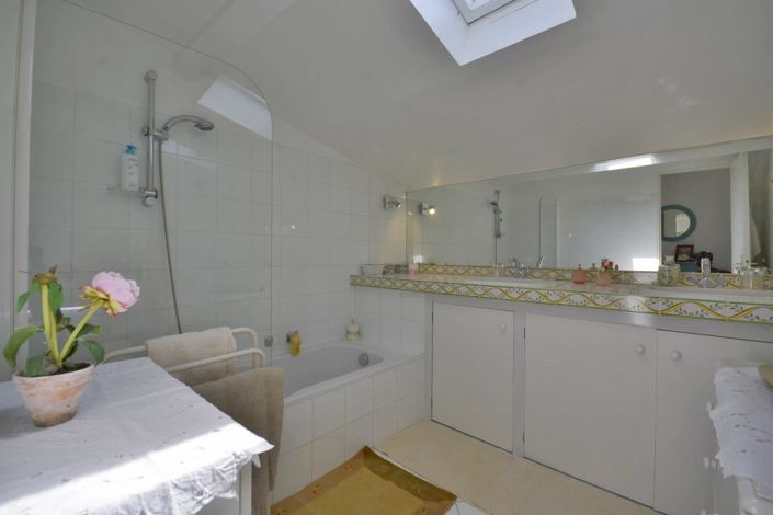 Image No.30-6 Bed House for sale