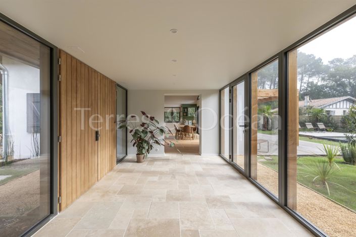 Image No.2-4 Bed House for sale