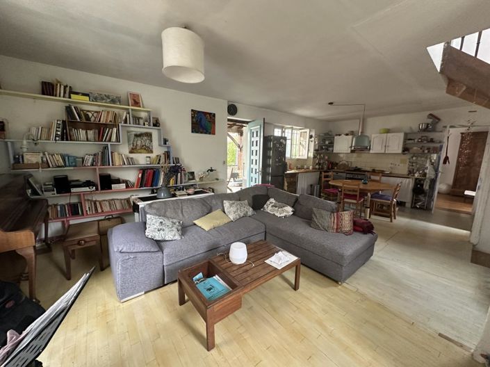 Image No.1-4 Bed House for sale