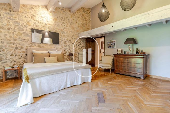 Image No.6-5 Bed House for sale