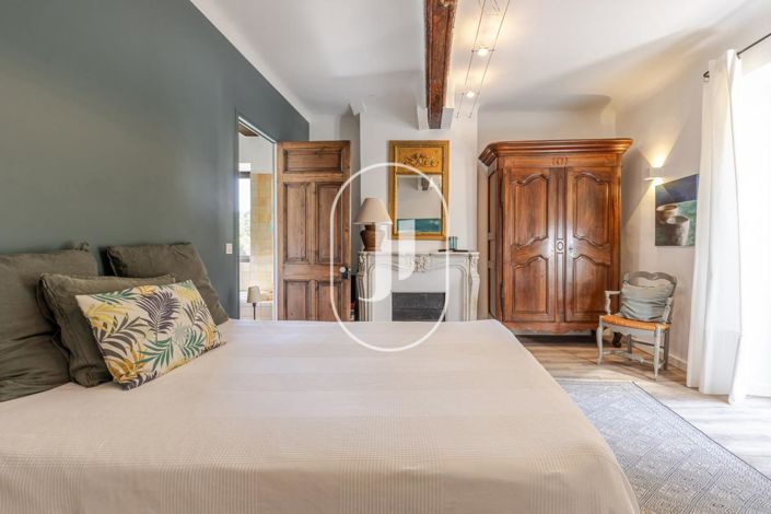 Image No.8-5 Bed House for sale