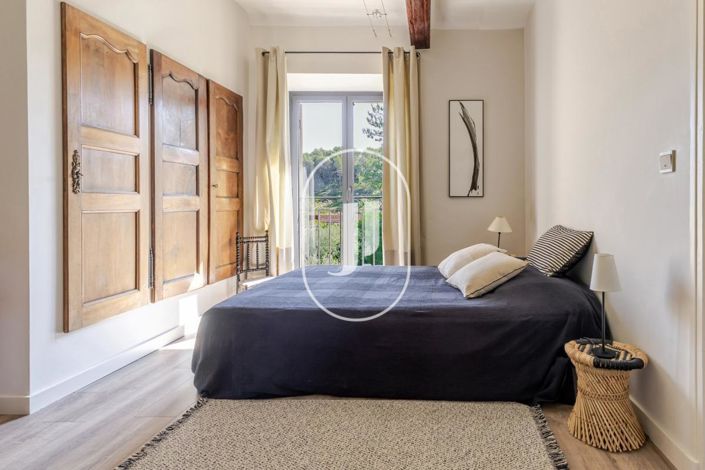 Image No.9-5 Bed House for sale